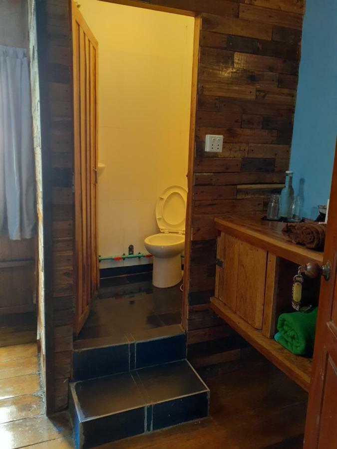 Bong'S Guesthouse M'Pai Bay Koh Rong Sanloem Esterno foto